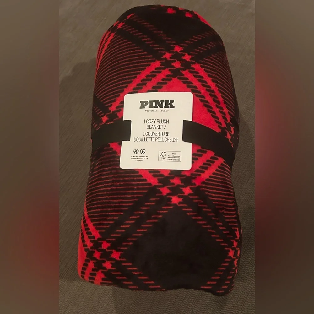 VICTORIAS SECRET PINK Cozy Plus Blanket NWT